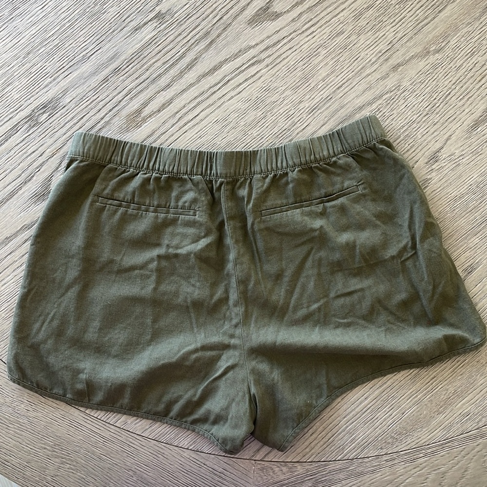Madewell, Olive Green Women's Shorts, Waist across 17” elastic waist - Picture 4 of 5